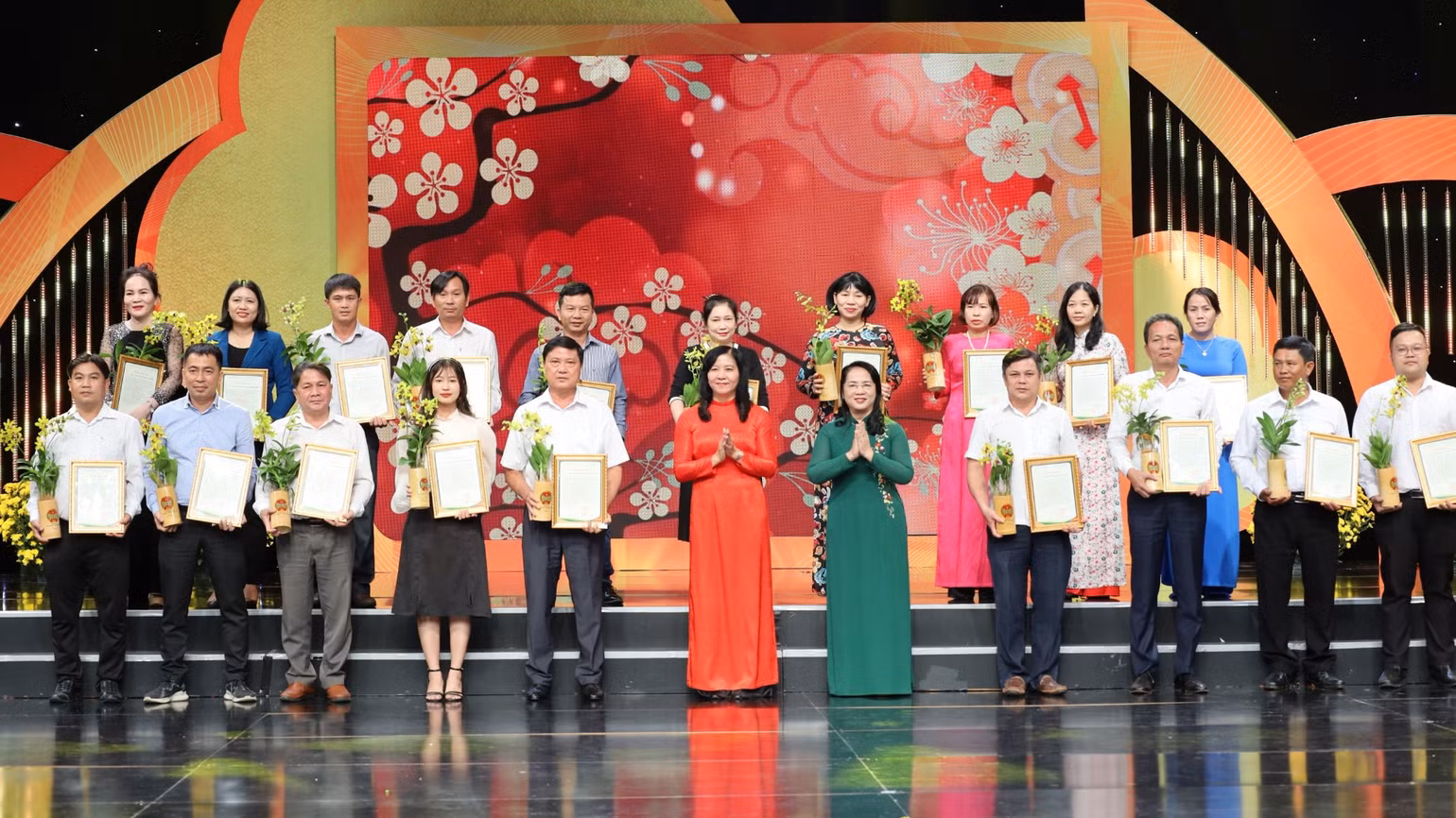 Các nhà hảo tâm, các đơn vị, tổ chức ủng hộ chương trình “Tết Nghĩa tình-Xuân Quý Mão năm 2023”. Các nhà hảo tâm, các đơn vị, tổ chức ủng hộ chương trình “Tết Nghĩa tình-Xuân Quý Mão năm 2023”.