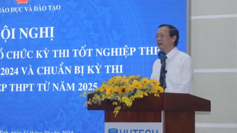 Thứ trưởng Giáo dục và Đào tạo Phạm Ngọc Thưởng phát biểu tại Hội nghị.