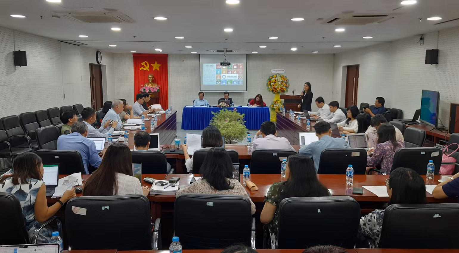 Quang cảnh hội thảo. Quang cảnh hội thảo.