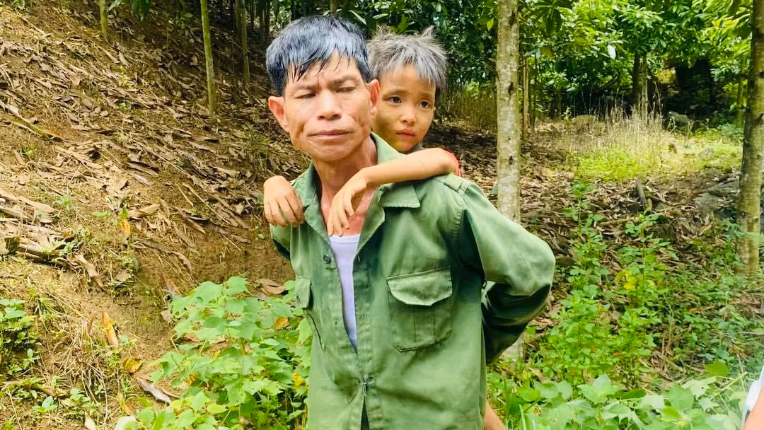 Cháu L được tìm thấy. (Ảnh do người dân cung cấp)