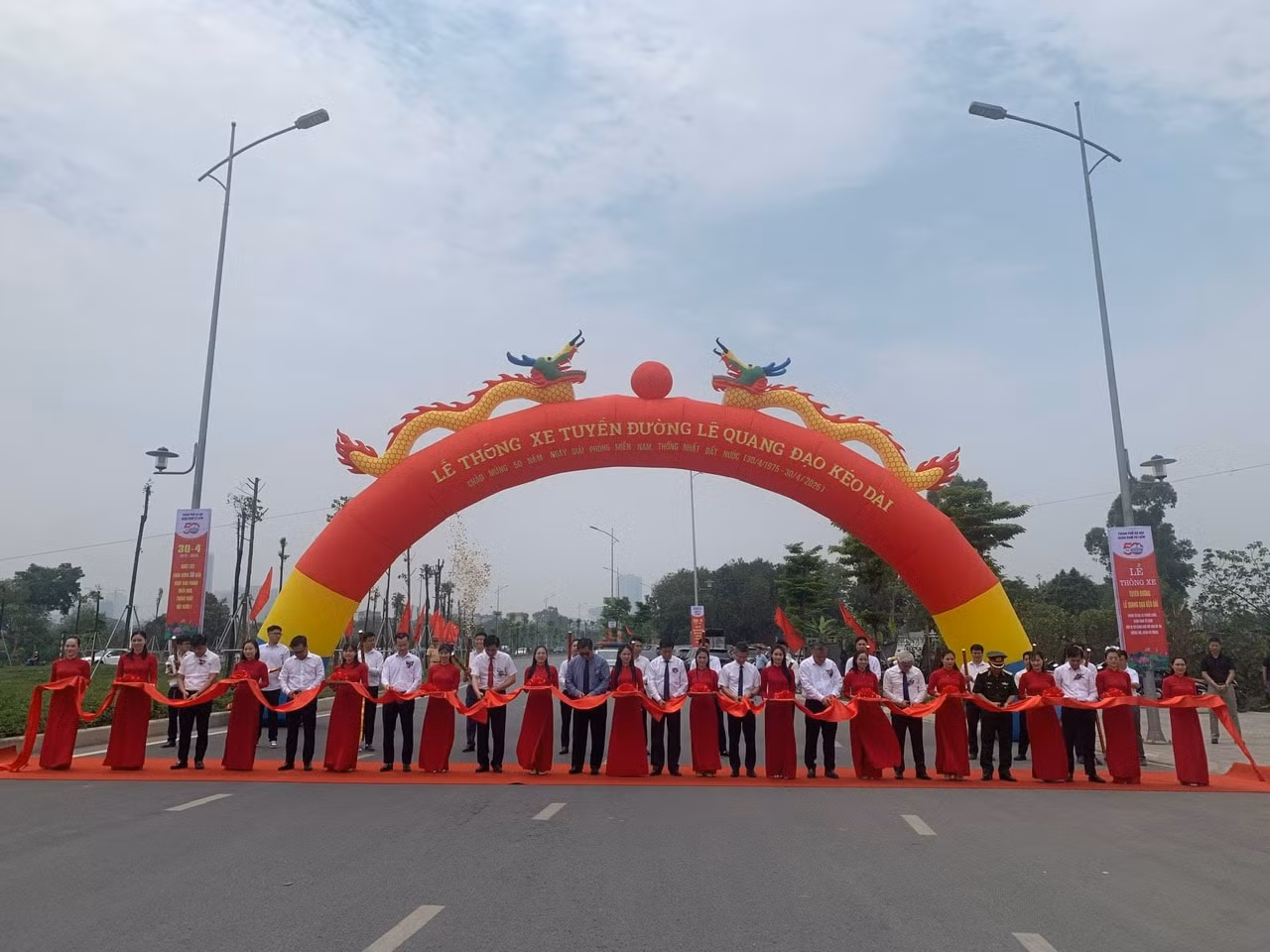 Đường Lê Quang Đạo kéo dài đã chính thức được thông xe. Đường Lê Quang Đạo kéo dài đã chính thức được thông xe.