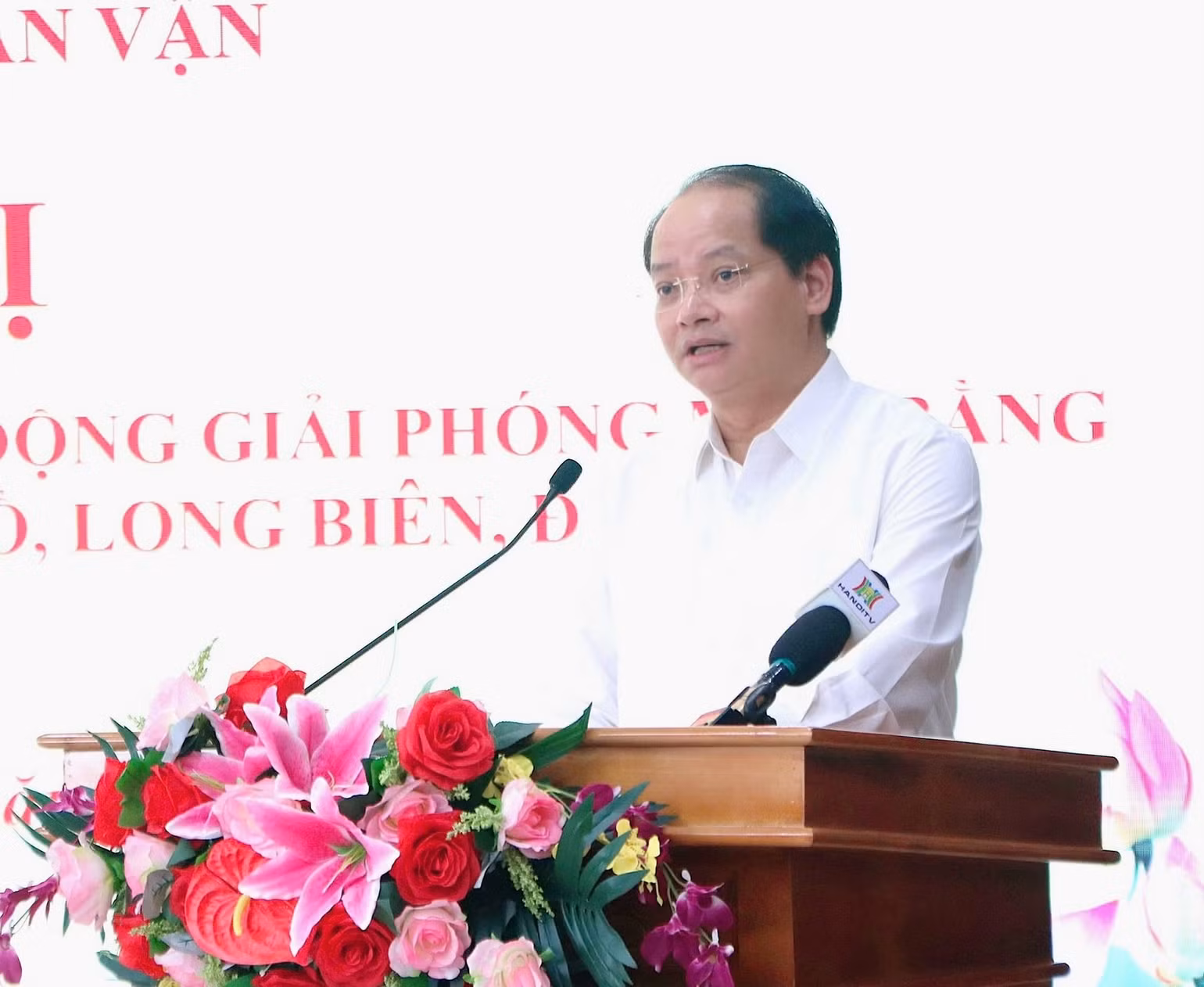 Trưởng ban Tuyên giáo và Dân vận Thành ủy Nguyễn Doãn Toản phát biểu tại hội nghị.