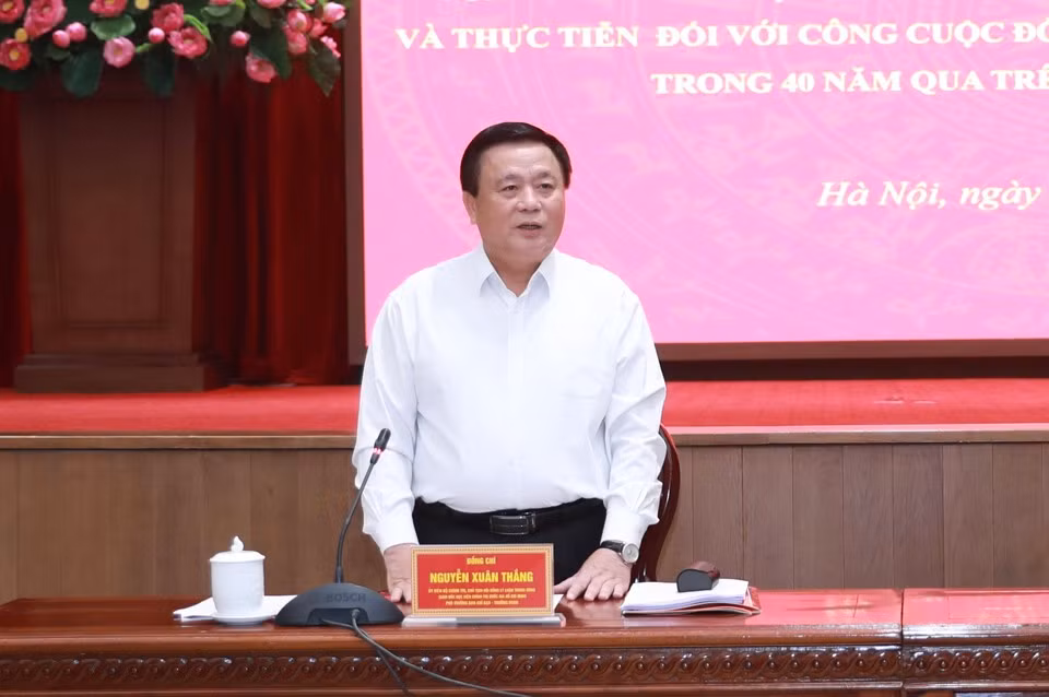 Đồng chí Nguyễn Xuân Thắng phát biểu tại hội nghị.