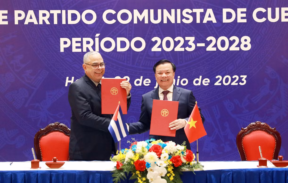 Trao đổi Thỏa thuận hợp tác giữa Thành ủy Hà Nội và Thành ủy La Habana giai đoạn 2023-2028.