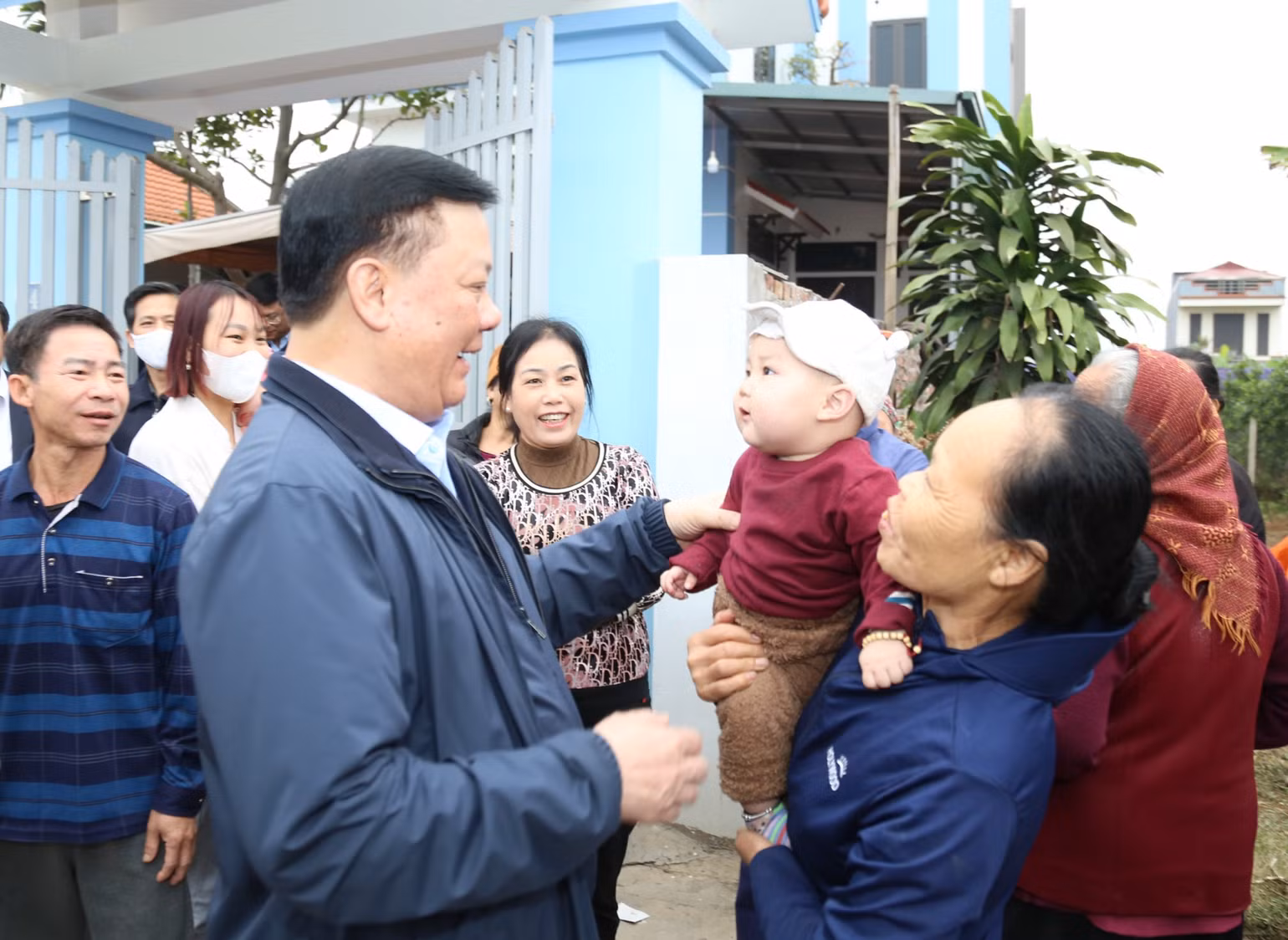 Bí thư Thành ủy Hà Nội trò chuyện với người dân trong diện thu hồi đất phục vụ dự án đường Vành đai 4 tại xã Hồng Hà, huyện Đan Phượng. Bí thư Thành ủy Hà Nội trò chuyện với người dân trong diện thu hồi đất phục vụ dự án đường Vành đai 4 tại xã Hồng Hà, huyện Đan Phượng.