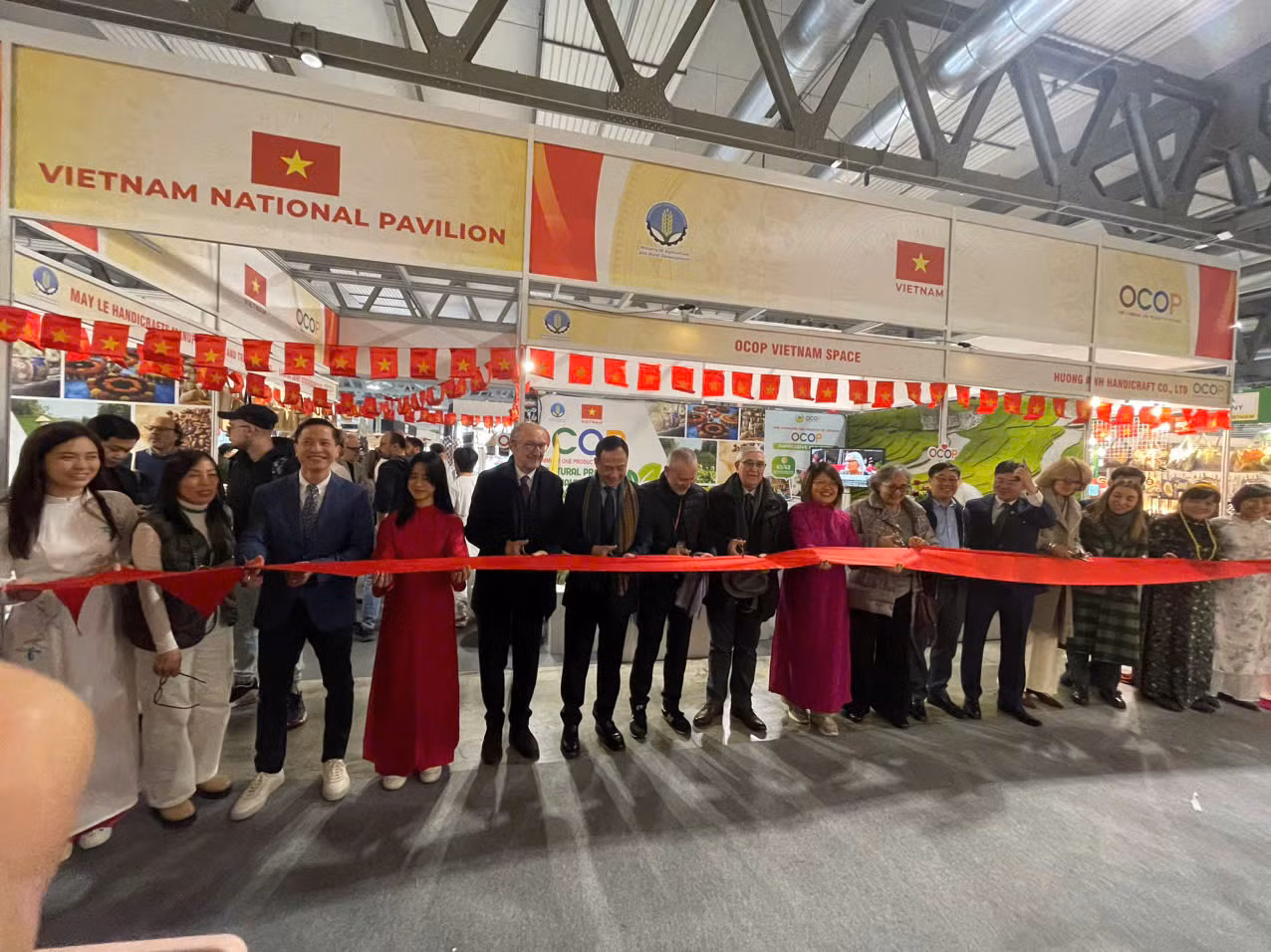 Một số hình ảnh của Lễ khai mạc Hội chợ thủ công mỹ nghệ quốc tế AF-L'ARTIGIANO IN FIERA (Ảnh: P.OCDL).