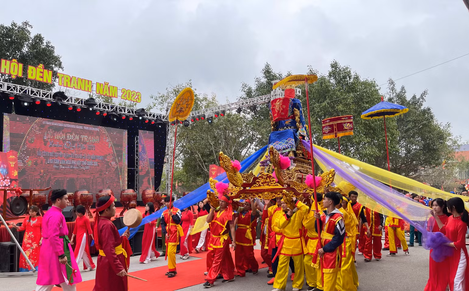 Lễ rước Thánh tại Lễ hội đền Tranh. Lễ rước Thánh tại Lễ hội đền Tranh.