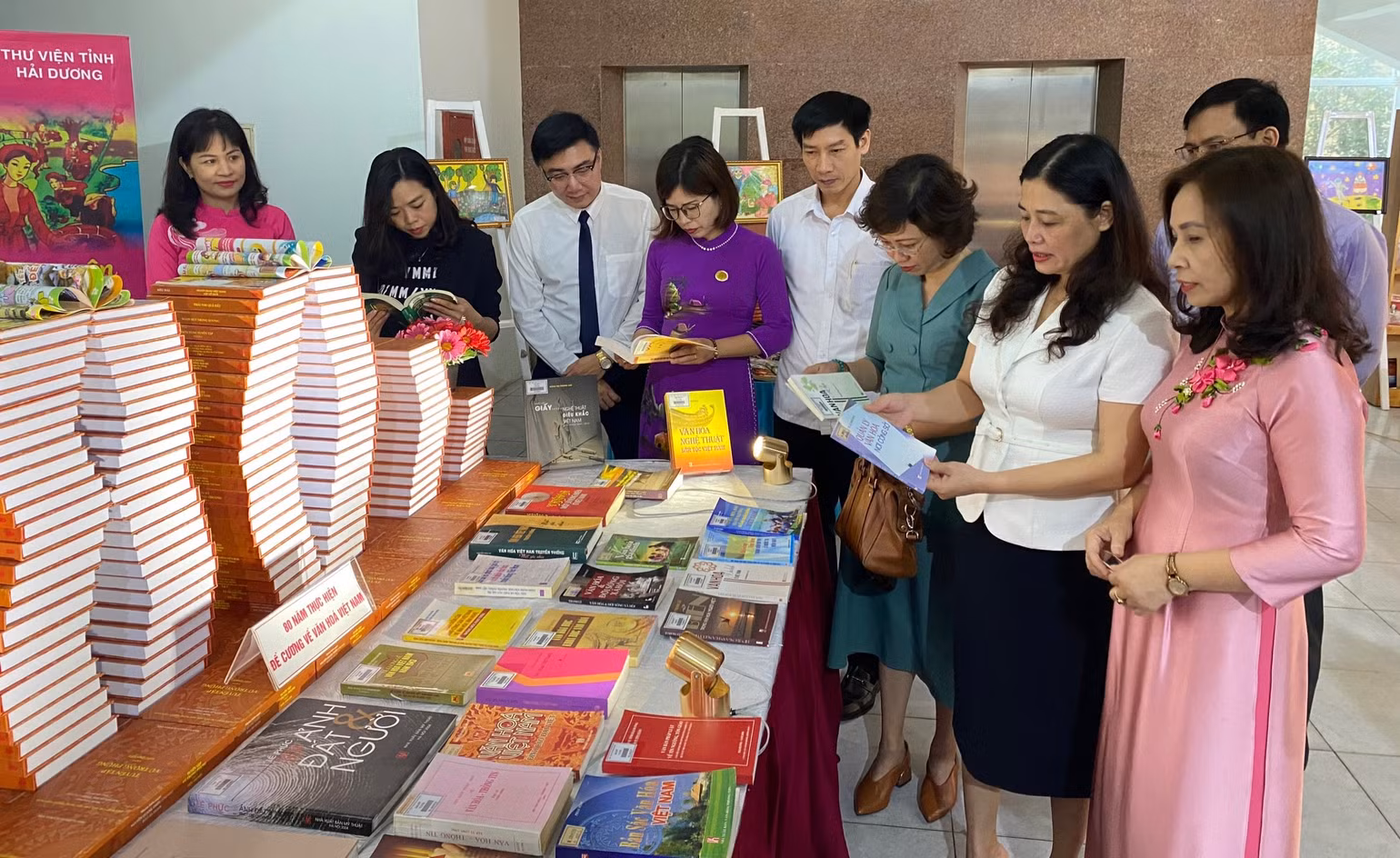 Góc trưng bày 80 năm “Đề cương về văn hóa Việt Nam”.