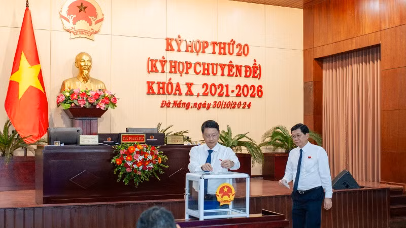 Tiến hành bỏ phiếu bầu cử chức danh. Tiến hành bỏ phiếu bầu cử chức danh.
