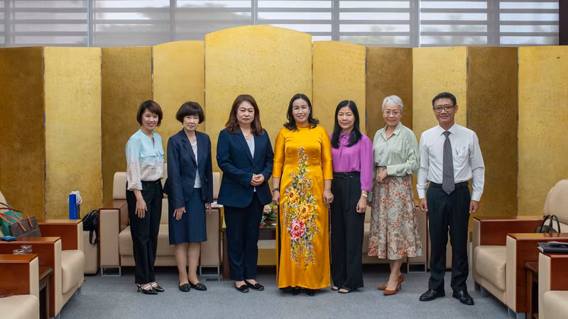 Đoàn Trường đại học tỉnh lập Nagasaki (Nhật Bản) làm việc tại Đà Nẵng.