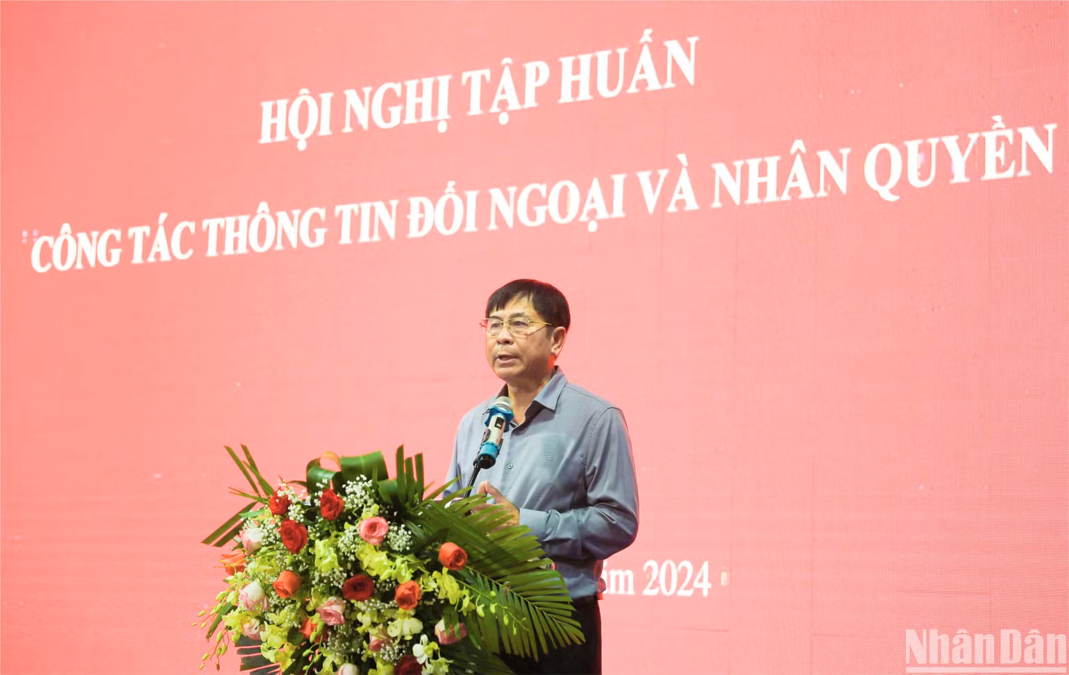 Thiếu tướng Nguyễn Văn Kỷ, Phó Cục trưởng Đối ngoại, Bộ Công an, Phó Chánh Văn phòng Thường trực Ban Chỉ đạo về Nhân quyền của Chính phủ phát biểu tại Hội nghị. (Ảnh: HẢI ĐĂNG)