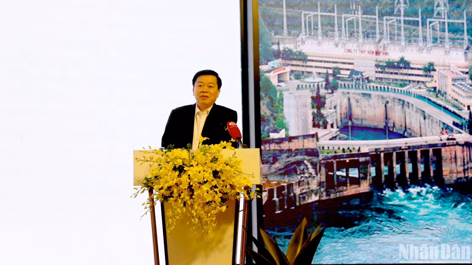 Phó Chủ tịch Ủy ban nhân dân tỉnh Hòa Bình Nguyễn Văn Chương phát biểu tại Hội nghị. (Ảnh: Hải Đăng)