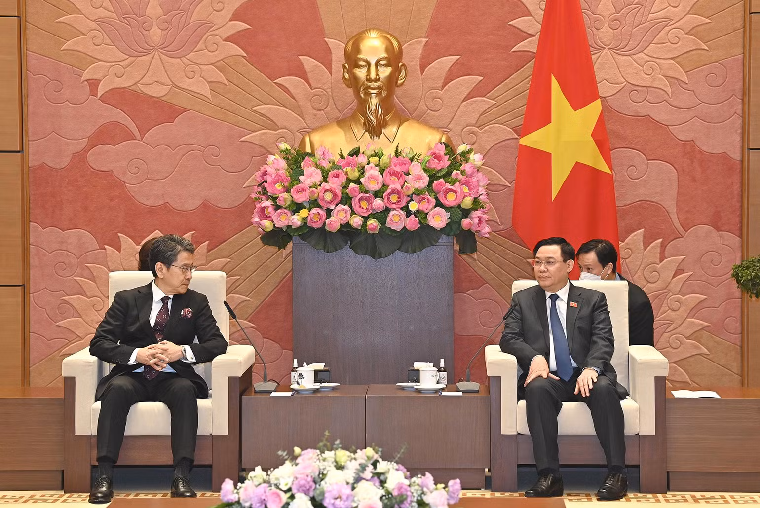 Chủ tịch Quốc hội Vương Đình Huệ phát biểu tại buổi tiếp Chủ tịch Hội đồng Quản trị Ngân hàng hợp tác quốc tế Nhật Bản Tadashi Maeda. (Ảnh: Duy Linh) Chủ tịch Quốc hội Vương Đình Huệ phát biểu tại buổi tiếp Chủ tịch Hội đồng Quản trị Ngân hàng hợp tác quốc tế Nhật Bản Tadashi Maeda. (Ảnh: Duy Linh)