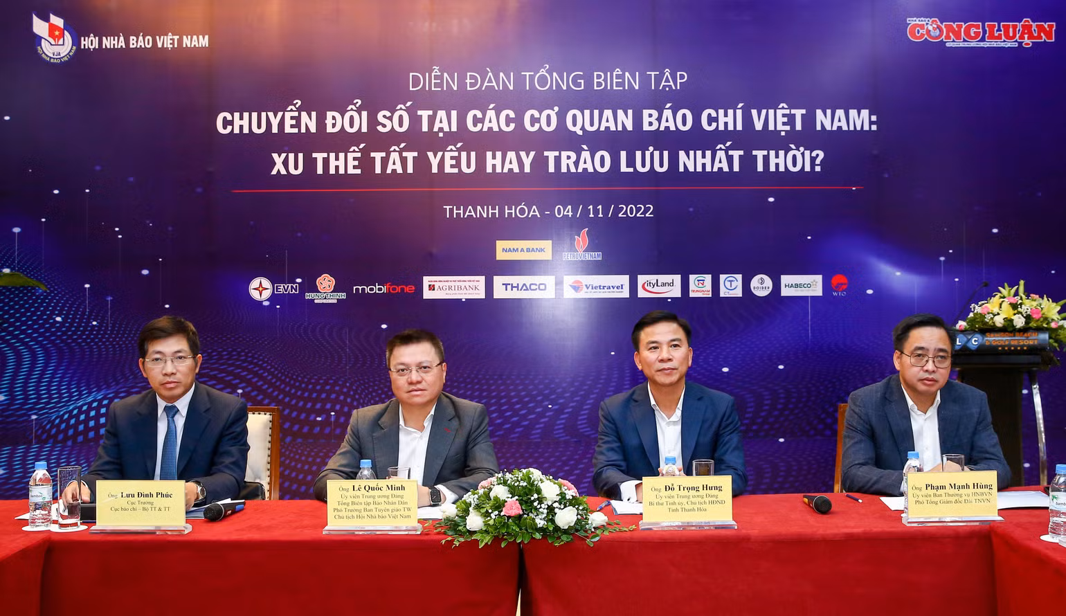 Đồng chí Lê Quốc Minh cùng đồng chí Đỗ Trọng Hưng chủ trì điều hành diễn đàn.