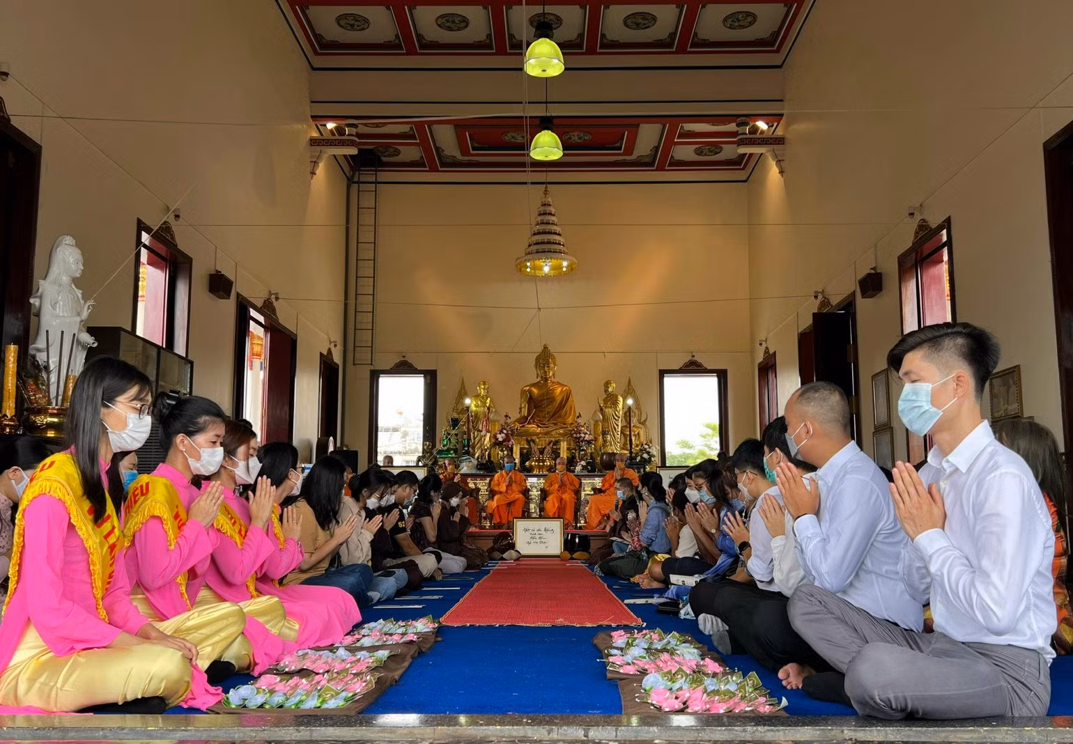 Quang cảnh buổi lễ. Quang cảnh buổi lễ.