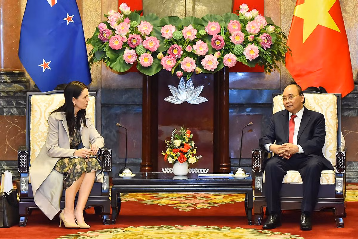 Chủ tịch nước Nguyễn Xuân Phúc tiếp Thủ tướng New Zealand Jacinda Ardern. Chủ tịch nước Nguyễn Xuân Phúc tiếp Thủ tướng New Zealand Jacinda Ardern.