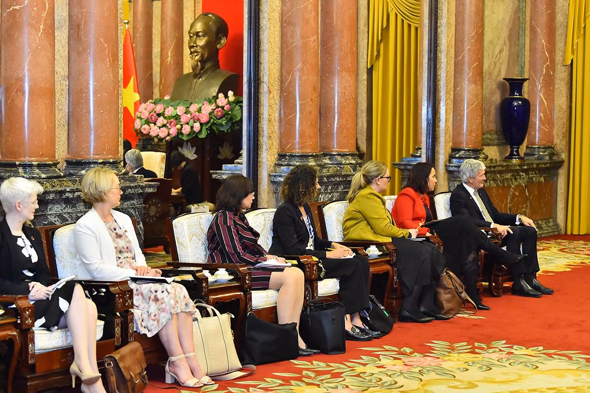 Các thành viên trong Đoàn tháp tùng Thủ tướng New Zealand Jacinda Ardern tham dự buổi tiếp. Các thành viên trong Đoàn tháp tùng Thủ tướng New Zealand Jacinda Ardern tham dự buổi tiếp.