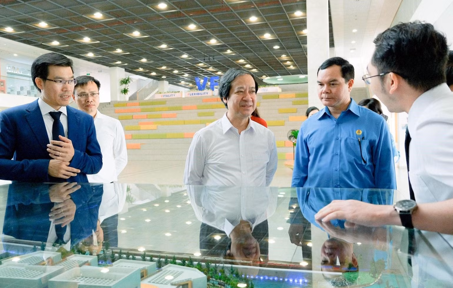 Đoàn công tác thăm các công trình tiêu biểu tại Trường đại học Tôn Đức Thắng.