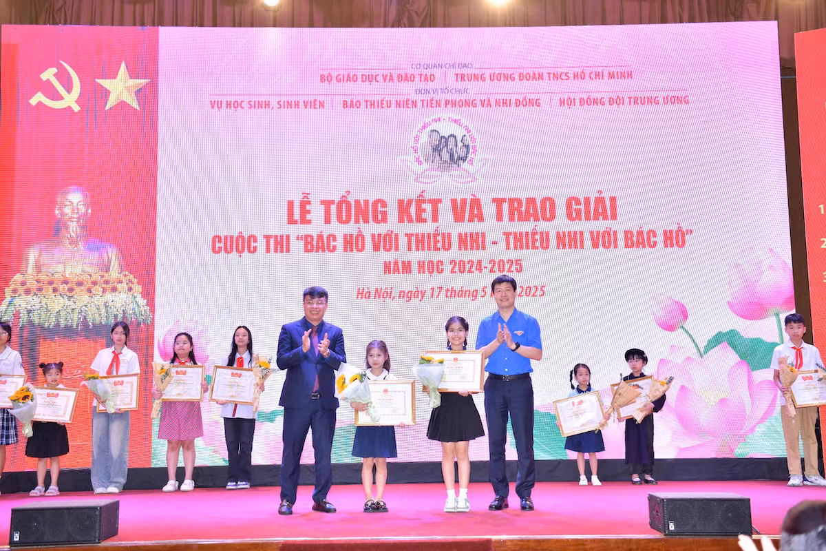 Hai thí sinh đạt giải Nhất. (Ảnh: QUANG TRƯỜNG) Hai thí sinh đạt giải Nhất. (Ảnh: QUANG TRƯỜNG)
