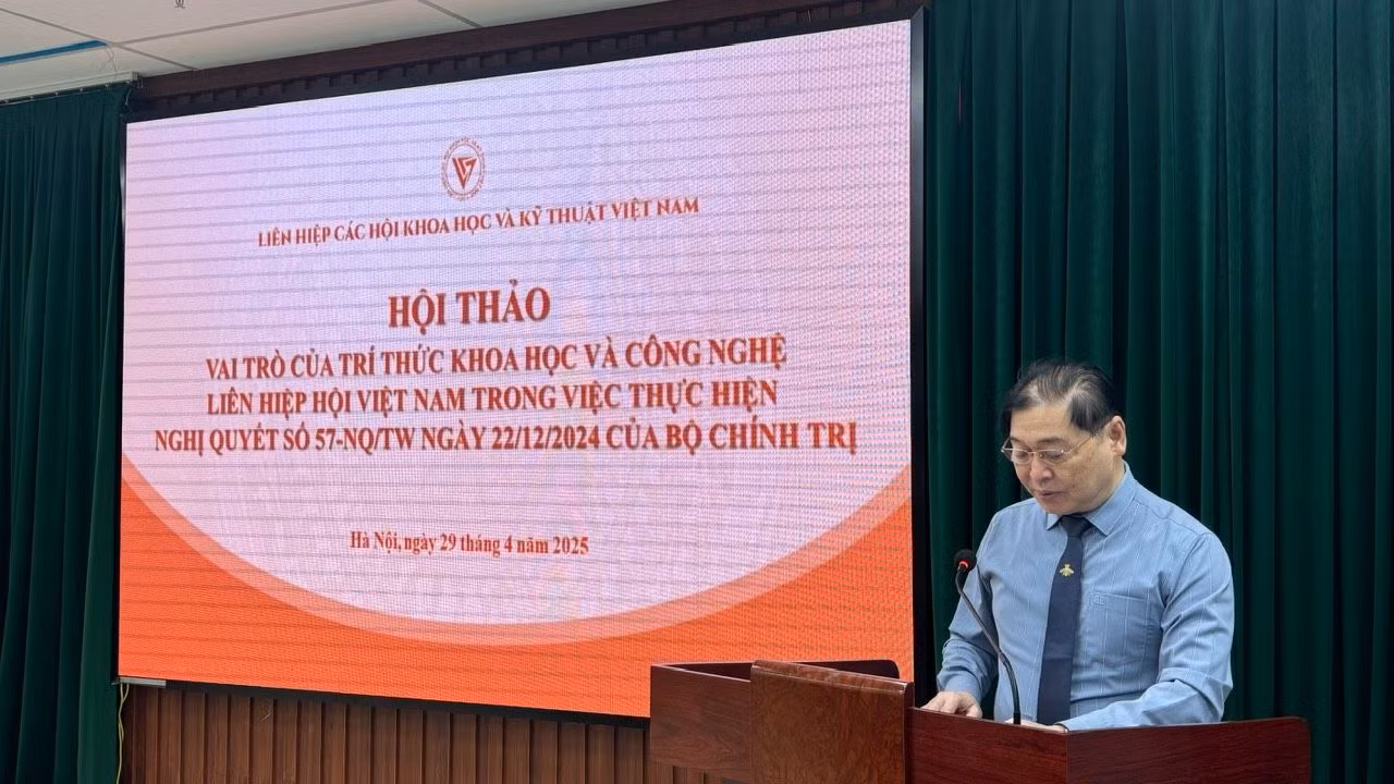 TSKH Phan Xuân Dũng, Chủ tịch Liên hiệp hội Việt Nam phát biểu khai mạc Hội thảo.