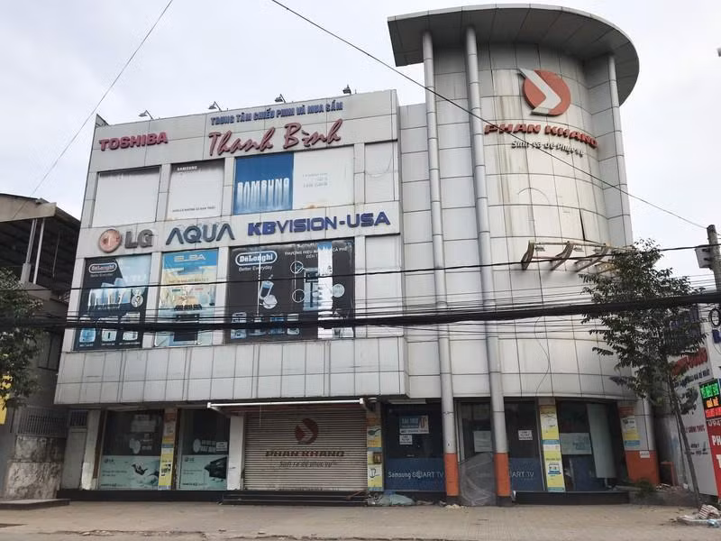 Rạp Thanh Bình (Biên Hòa, Đồng Nai) nổi tiếng một thời nằm giữa trung tâm thành phố giờ đóng cửa, bỏ hoang.
