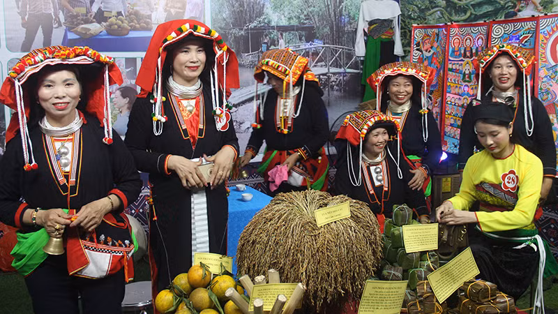Trang phục truyền thống của đồng bào Dao, Mường ở vùng thượng du Thanh Hóa.