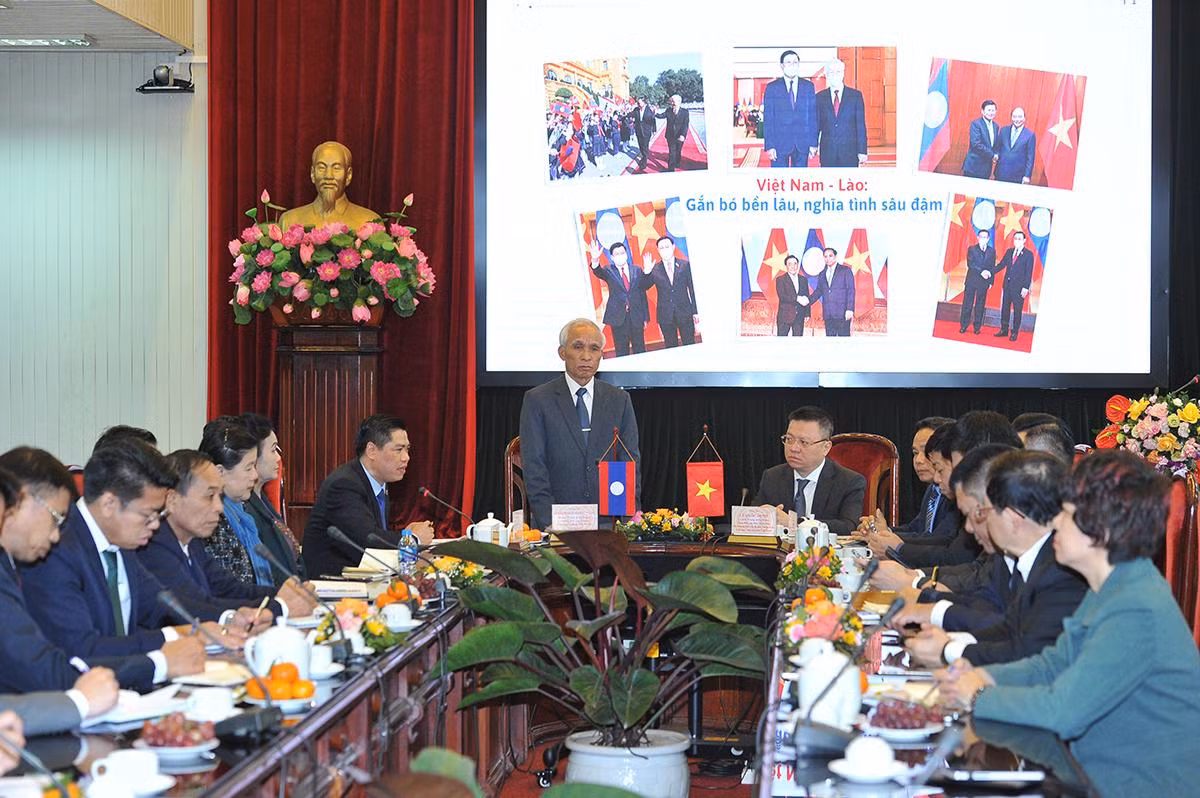 [Ảnh] Đoàn đại biểu cấp cao Ban Tuyên huấn Trung ương Đảng Nhân dân Cách mạng Lào thăm Báo Nhân Dân ảnh 1