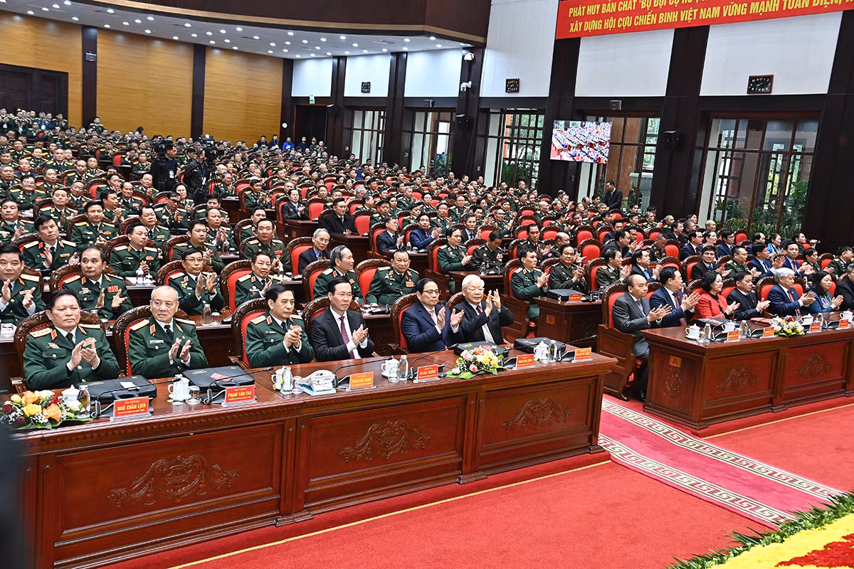 Các đồng chí lãnh đạo Đảng, Nhà nước và các đại biểu dự đại hội. Các đồng chí lãnh đạo Đảng, Nhà nước và các đại biểu dự đại hội.