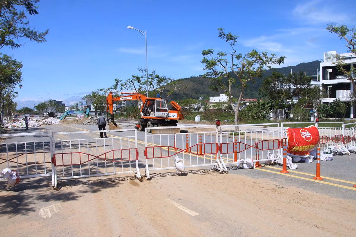 Đà Nẵng khẩn trương khắc phục sạt lở tại khu vực bán đảo Sơn Trà ảnh 9 Đà Nẵng khẩn trương khắc phục sạt lở tại khu vực bán đảo Sơn Trà ảnh 9