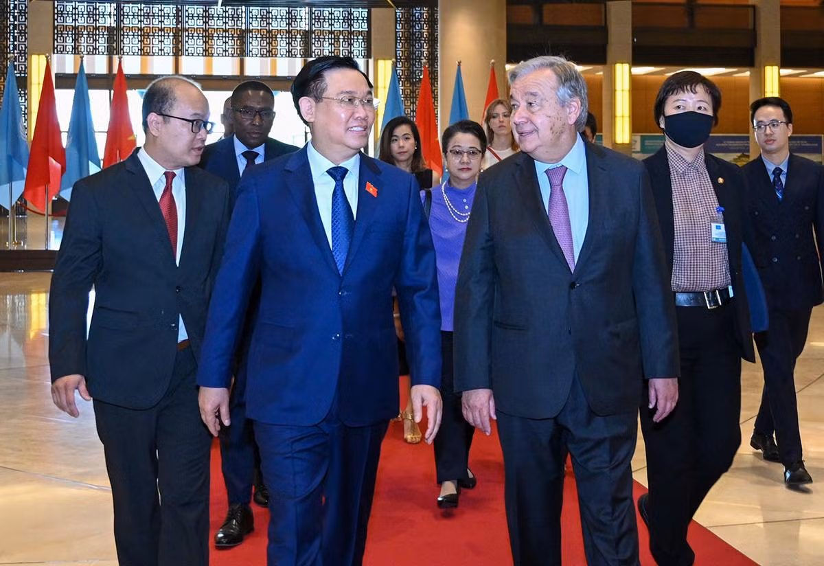Chủ tịch Quốc hội Vương Đình Huệ và Tổng Thư ký Liên hợp quốc Antonio Guterres tại buổi tiếp.