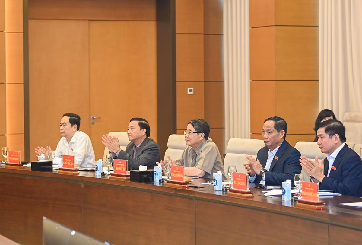 [Ảnh] Thủ tướng và Chủ tịch Quốc hội chủ trì hội nghị giữa Đảng đoàn Quốc hội với Ban Cán sự Đảng Chính phủ ảnh 1