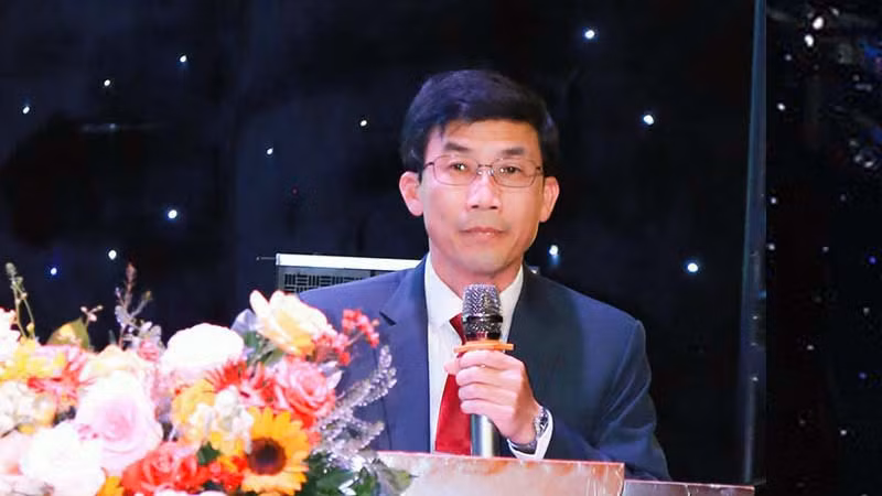 Giám đốc Sở Giáo dục và Đào tạo tỉnh Lâm Đồng Phạm Kim Quang mong muốn, các thầy cô giáo hãy thổi hồn cho những ước mơ của học sinh, hãy truyền lửa cho các em có sự đam mê học tập và đặc biệt là yêu nghề sư phạm, để tiếp tục phát huy truyền thống của nghề giáo. Giám đốc Sở Giáo dục và Đào tạo tỉnh Lâm Đồng Phạm Kim Quang mong muốn, các thầy cô giáo hãy thổi hồn cho những ước mơ của học sinh, hãy truyền lửa cho các em có sự đam mê học tập và đặc biệt là yêu nghề sư phạm, để tiếp tục phát huy truyền thống của nghề giáo.