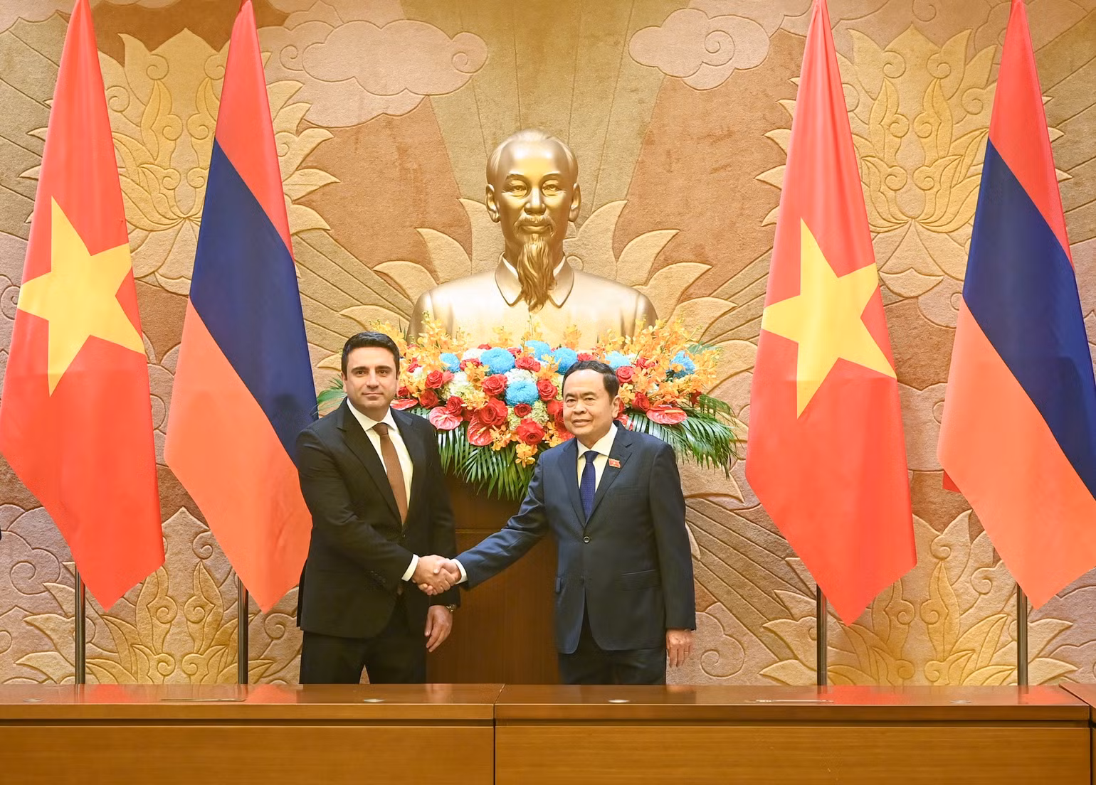 Chủ tịch Quốc hội Trần Thanh Mẫn và Chủ tịch Quốc hội Cộng hòa Armenia Alen Simonyan tại buổi hội đàm. (Ảnh: DUY LINH) Chủ tịch Quốc hội Trần Thanh Mẫn và Chủ tịch Quốc hội Cộng hòa Armenia Alen Simonyan tại buổi hội đàm. (Ảnh: DUY LINH)