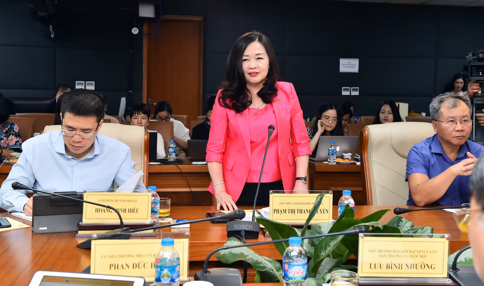 Tổng Biên tập Báo Đại biểu Nhân dân Phạm Thị Thanh Huyền phát biểu khai mạc tọa đàm. Tổng Biên tập Báo Đại biểu Nhân dân Phạm Thị Thanh Huyền phát biểu khai mạc tọa đàm.
