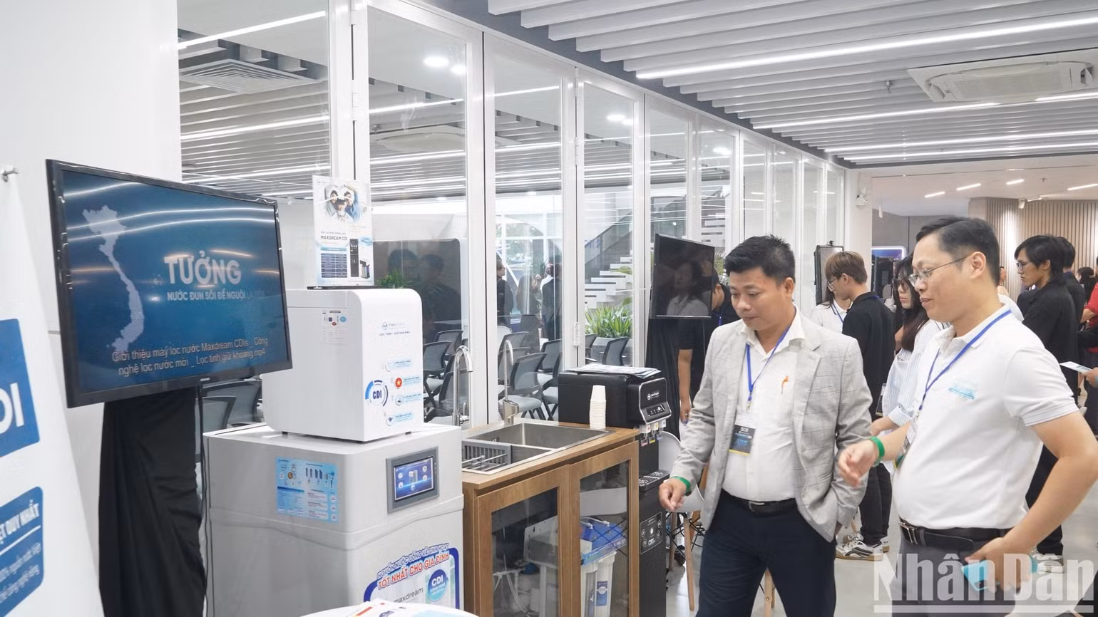 Trưng bày các sản phẩm công nghệ tại Ngày Đổi mới sáng tạo mở.