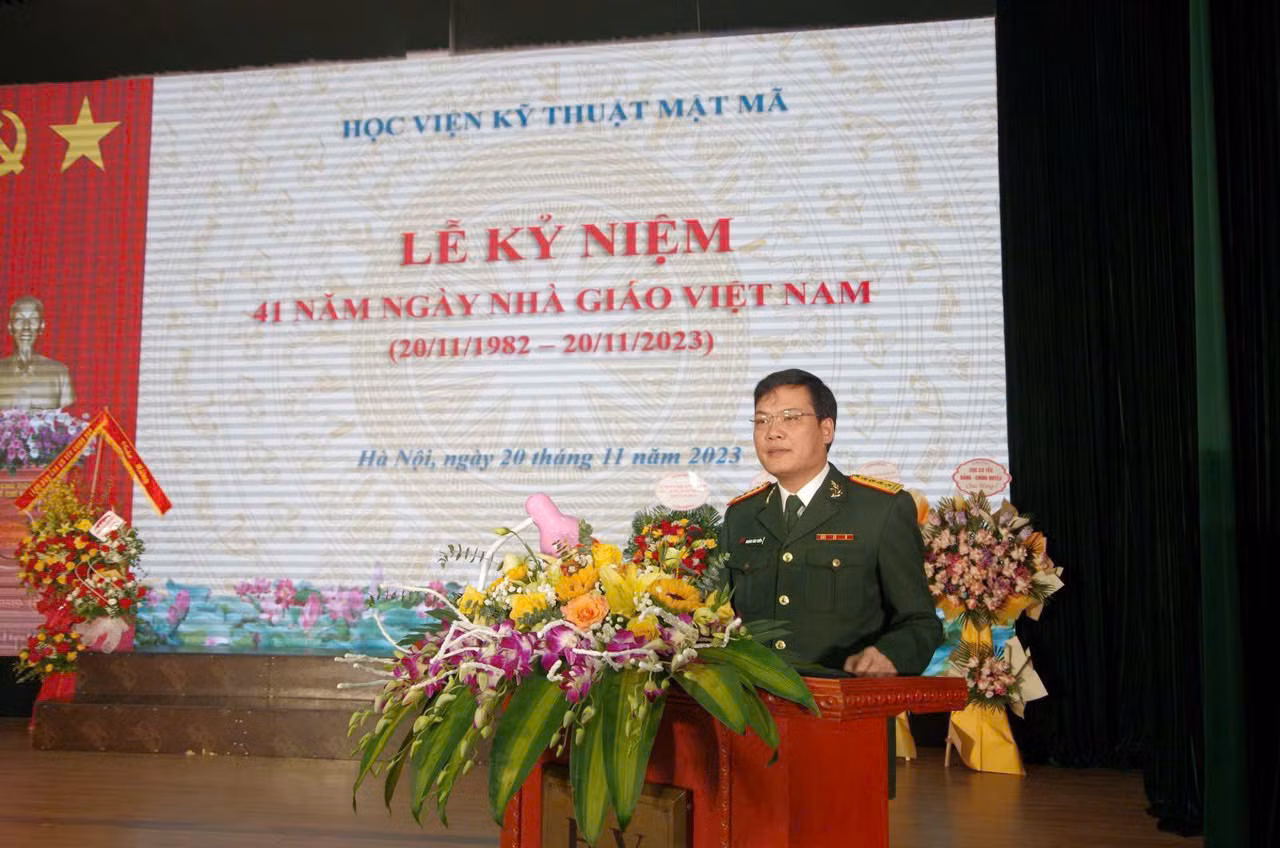 Đại tá, TS Hoàng Văn Thức, Giám đốc Học viện Kỹ thuật mật mã. Đại tá, TS Hoàng Văn Thức, Giám đốc Học viện Kỹ thuật mật mã.