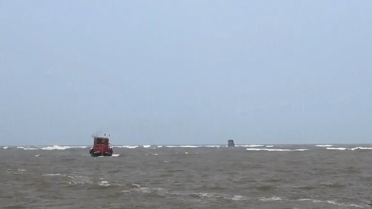 Hiện trường tàu Công Thành 07 bị chìm trên vùng biển Hà Tinh - Quảng Bình. Ảnh: Hương Giang Hiện trường tàu Công Thành 07 bị chìm trên vùng biển Hà Tinh - Quảng Bình. Ảnh: Hương Giang