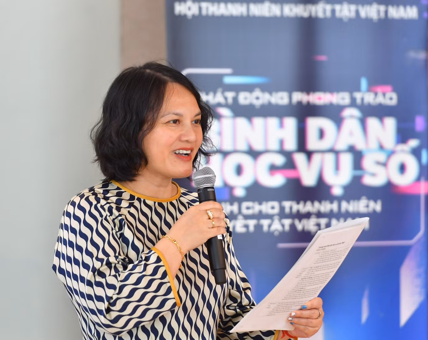 Tổng Giám đốc Microsoft Việt Nam Nguyễn Quỳnh Trâm chia sẻ thông tin tại chương trình.