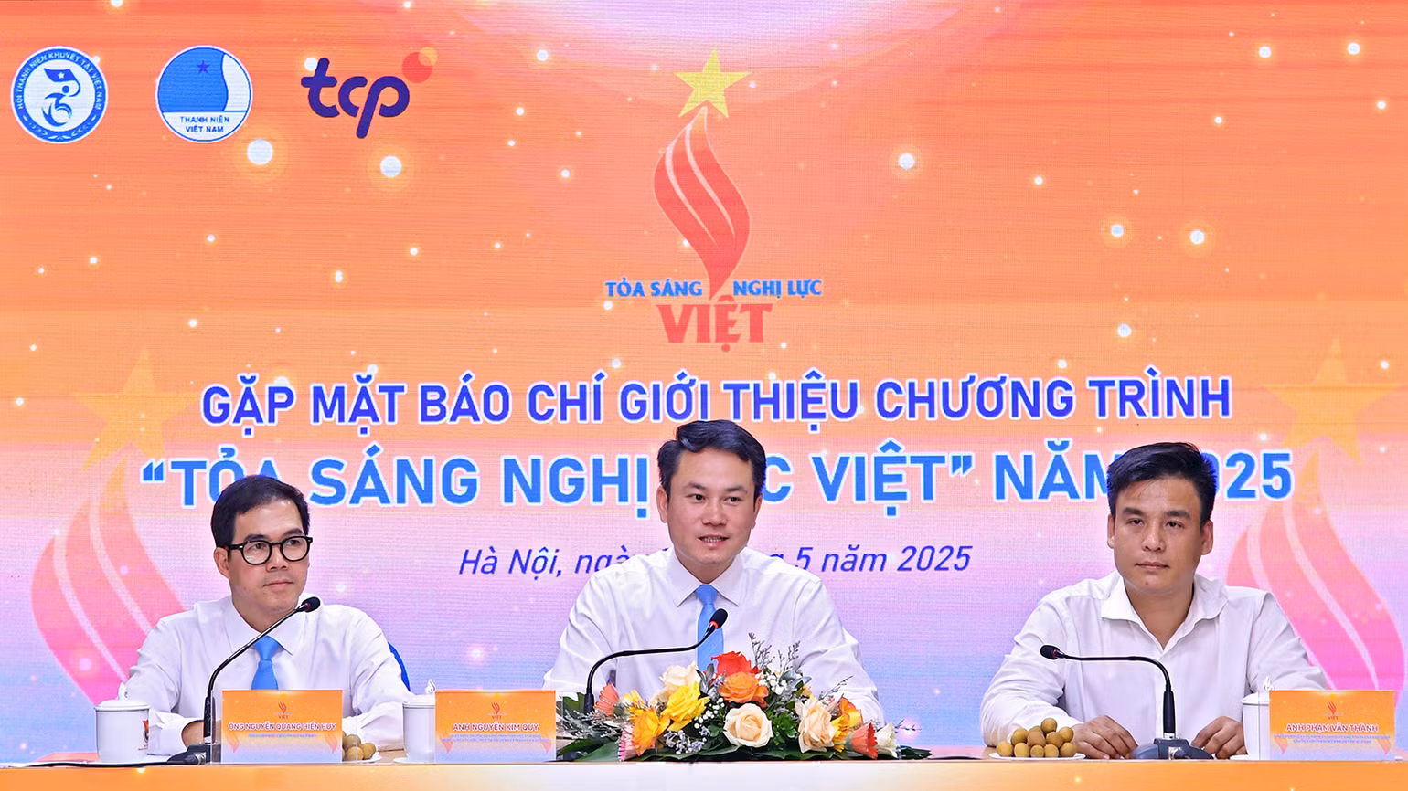 Phó Chủ tịch Thường trực Hội Liên hiệp Thanh niên Việt Nam Nguyễn Kim Quy (giữa) cung cấp thông tin về chương trình. Phó Chủ tịch Thường trực Hội Liên hiệp Thanh niên Việt Nam Nguyễn Kim Quy (giữa) cung cấp thông tin về chương trình.