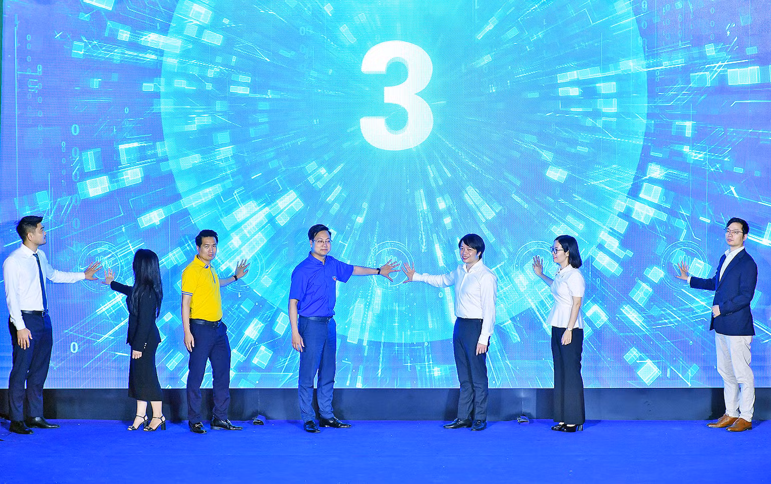 Đại diện Trung ương Đoàn, Thành đoàn Hà Nội và các đơn vị liên quan thực hiện nghi lễ phát động Ngày hội. Đại diện Trung ương Đoàn, Thành đoàn Hà Nội và các đơn vị liên quan thực hiện nghi lễ phát động Ngày hội.