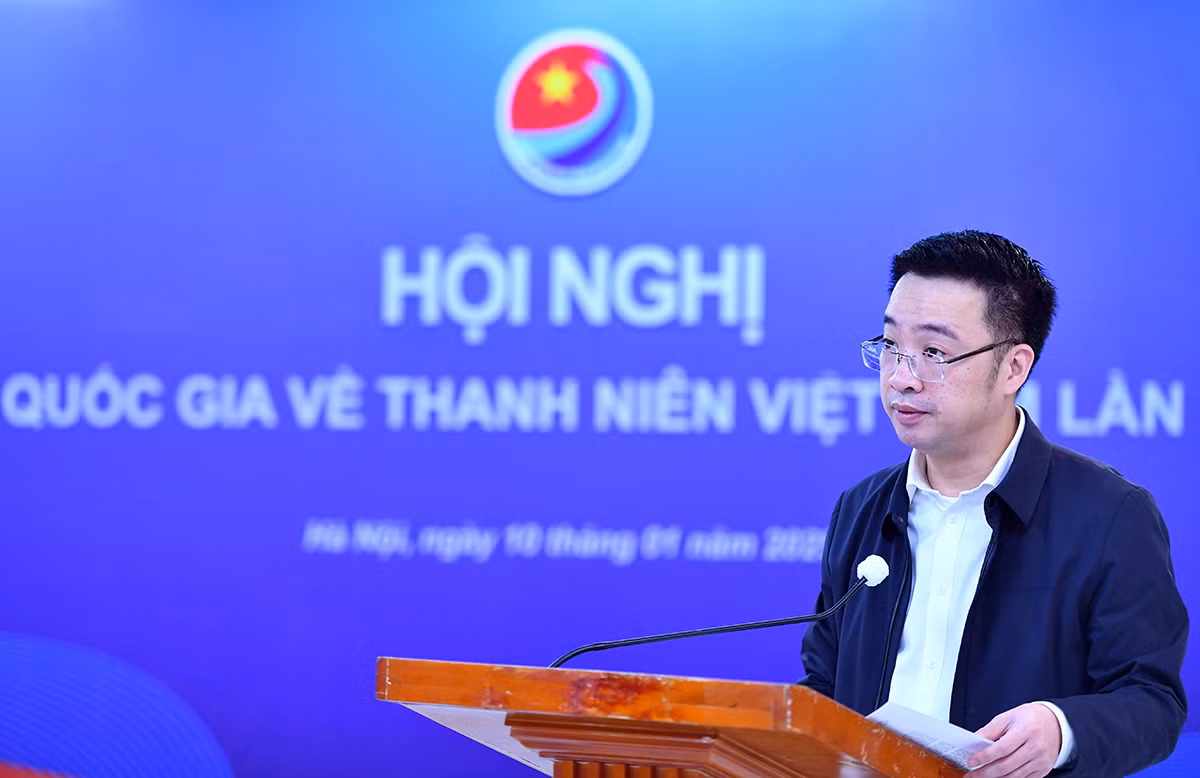 Bí thư Trung ương Đoàn, Chủ tịch Hội Liên hiệp Thanh niên Việt Nam, Phó Chủ nhiệm Thường trực Ủy ban quốc gia về Thanh niên Việt Nam Nguyễn Tường Lâm báo cáo công tác triển khai nhiệm vụ của Ủy ban năm 2024.