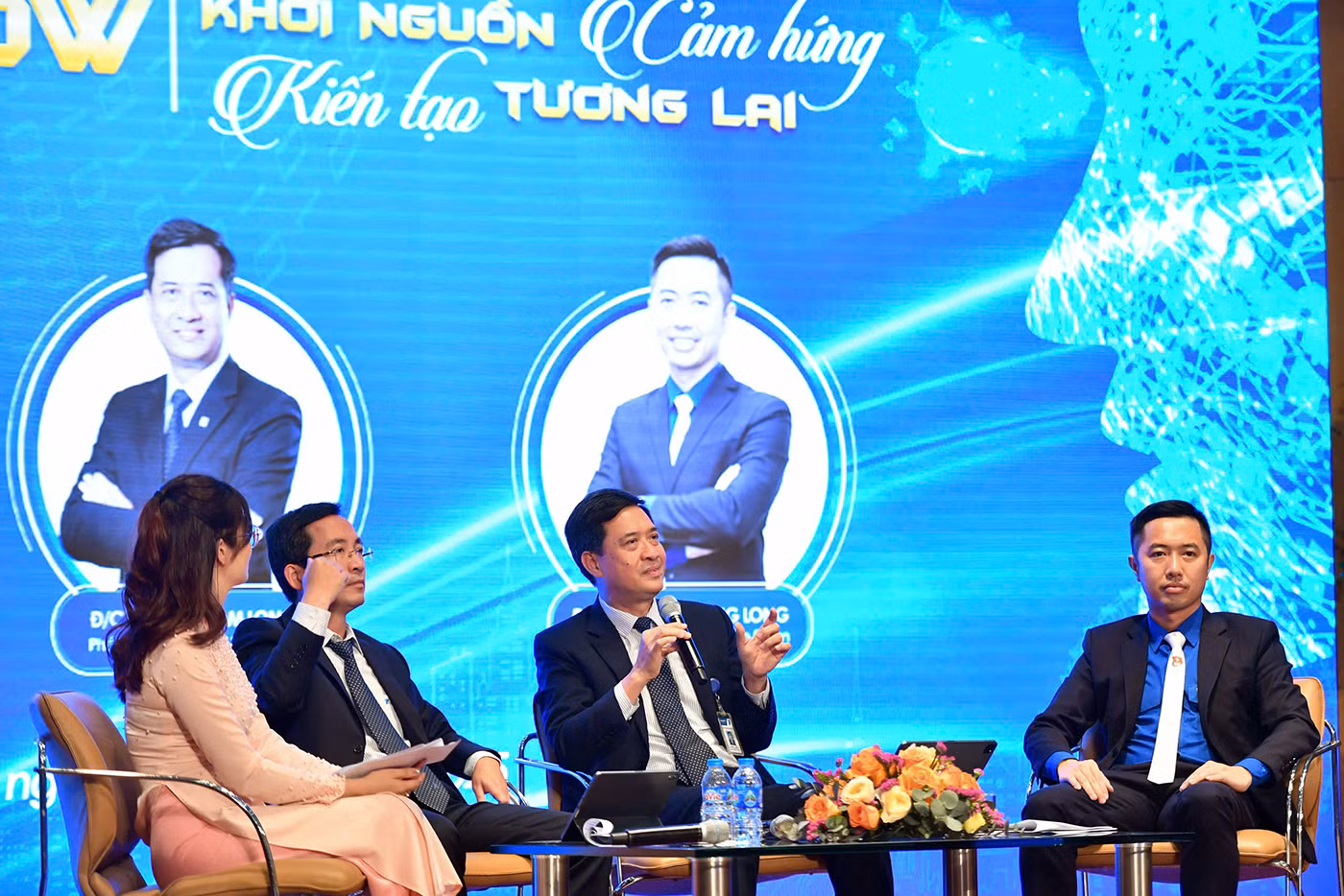 Các diễn giả chia sẻ những câu chuyện về nguồn cảm hứng, sáng tạo trong sản xuất, kinh doanh. Các diễn giả chia sẻ những câu chuyện về nguồn cảm hứng, sáng tạo trong sản xuất, kinh doanh.