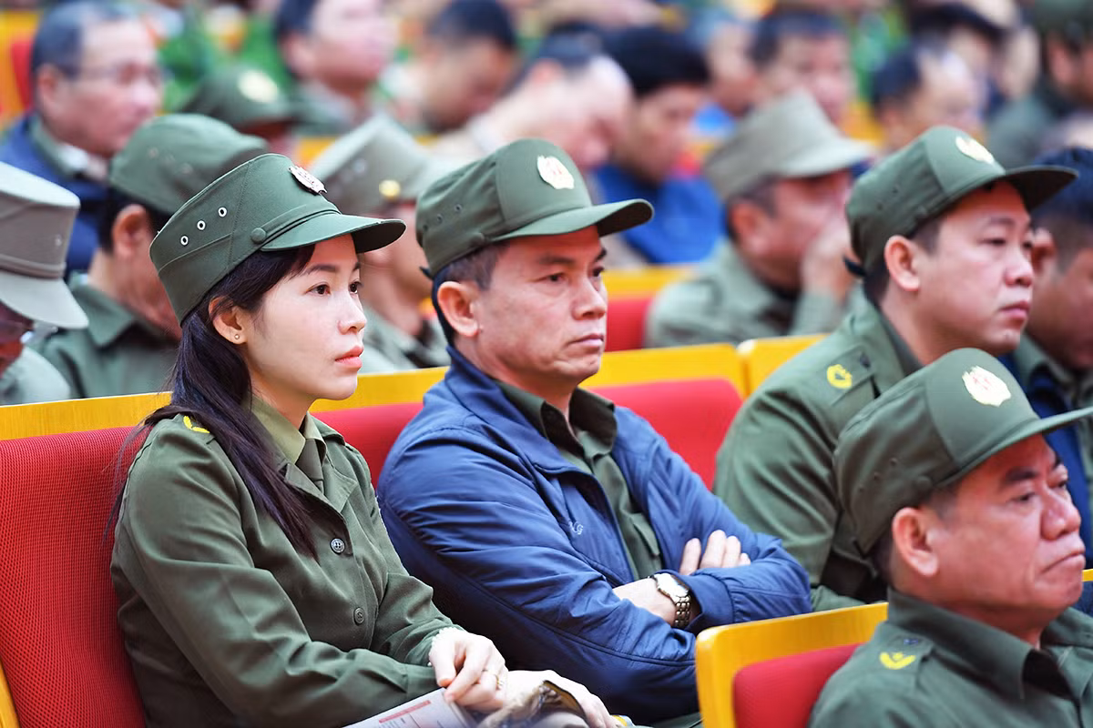 Trong số các điển hình tiêu biểu đến dự chương trình, có không ít "bóng hồng" xuất sắc trong bảo đảm an ninh trật tự.