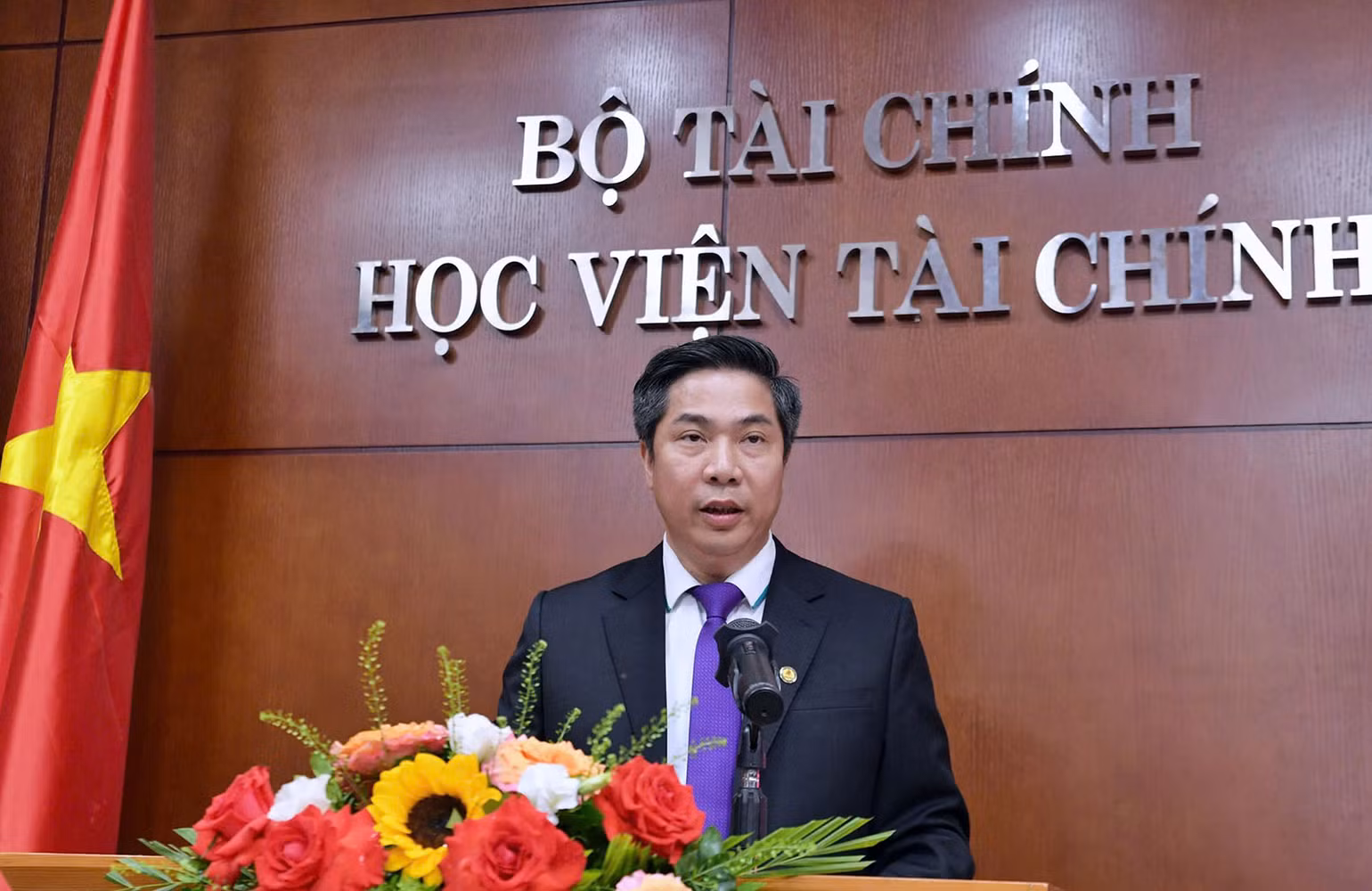 Phó Giáo sư Tiến sĩ Nguyễn Đào Tùng phát biểu khai mạc Tọa đàm. Phó Giáo sư Tiến sĩ Nguyễn Đào Tùng phát biểu khai mạc Tọa đàm.