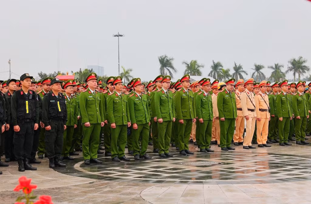 Hơn 2.800 cán bộ, chiến sĩ thuộc nhiều lực lượng được huy động làm nhiệm vụ để bảo đảm Lễ khai ấn Đền Trần diễn ra an toàn, tôn nghiêm.