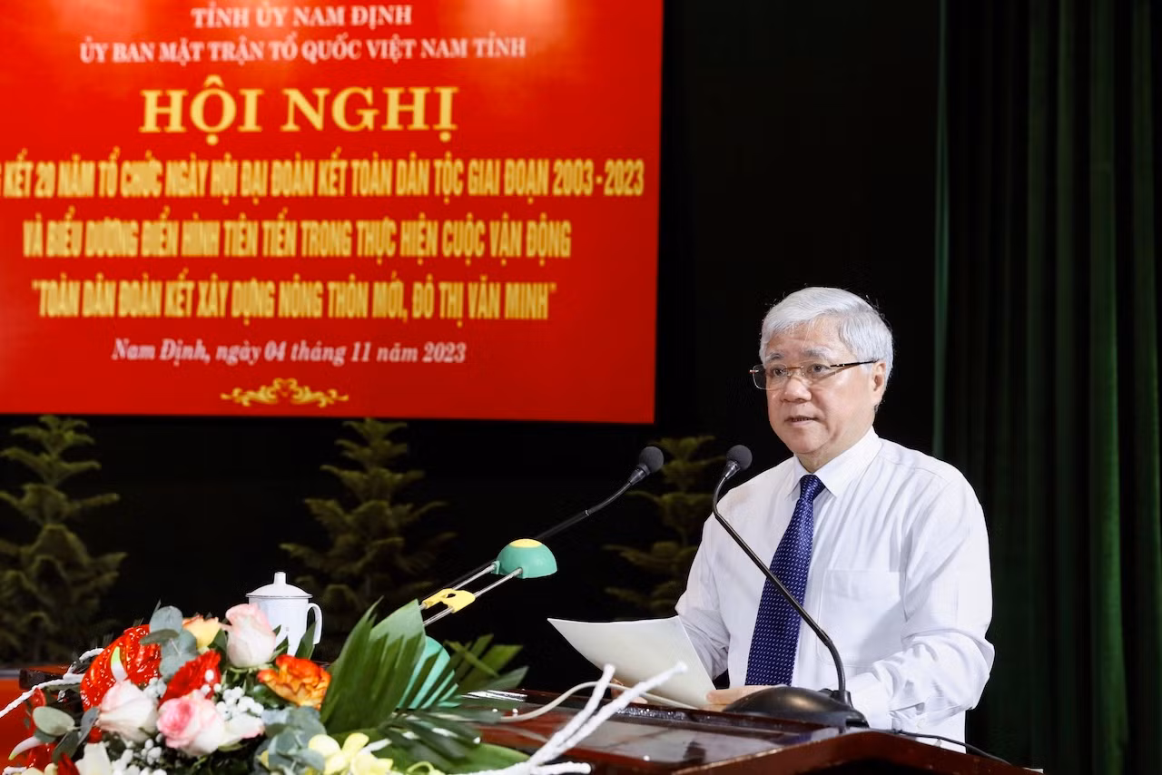 Đồng chí Đỗ Văn Chiến, Bí thư Trung ương Đảng, Chủ tịch Ủy ban Trung ương Mặt trận Tổ quốc Việt Nam phát biểu ý kiến tại Hội nghị. Đồng chí Đỗ Văn Chiến, Bí thư Trung ương Đảng, Chủ tịch Ủy ban Trung ương Mặt trận Tổ quốc Việt Nam phát biểu ý kiến tại Hội nghị.