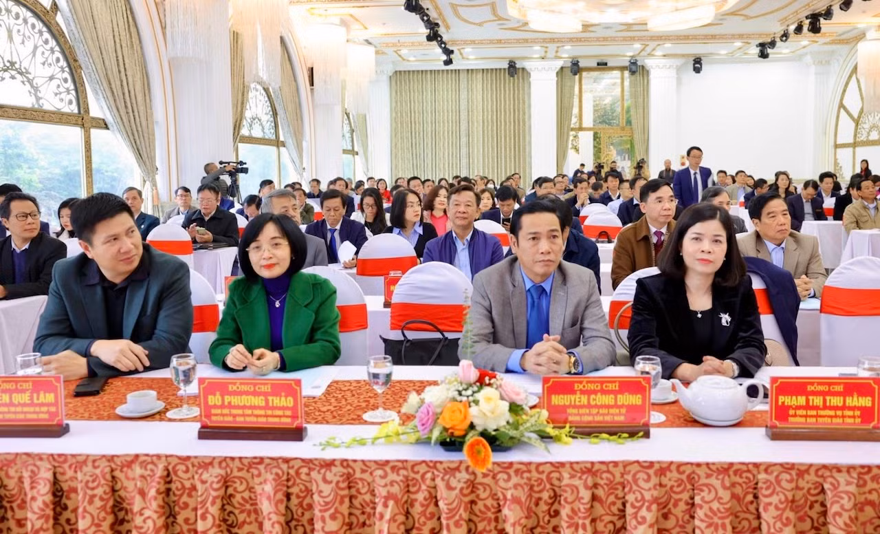 Các đại biểu dự hội nghị. Các đại biểu dự hội nghị.