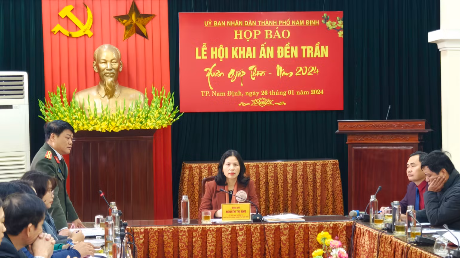 Đại diện Công an thành phố Nam Định thông tin về công tác bảo đảm an ninh trật tự tại lễ hội. Đại diện Công an thành phố Nam Định thông tin về công tác bảo đảm an ninh trật tự tại lễ hội.