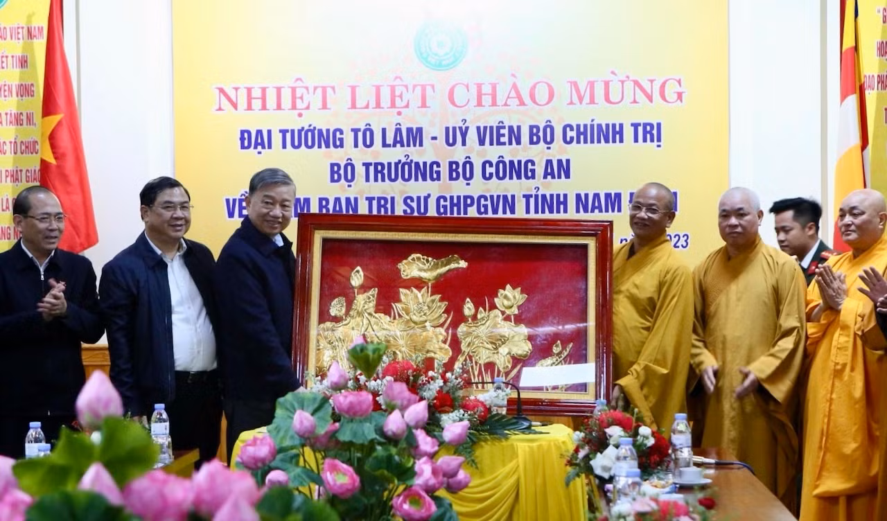 Đại tướng Tô Lâm thăm và làm việc với Ban Trị sự Giáo hội Phật giáo Việt Nam tỉnh Nam Định.