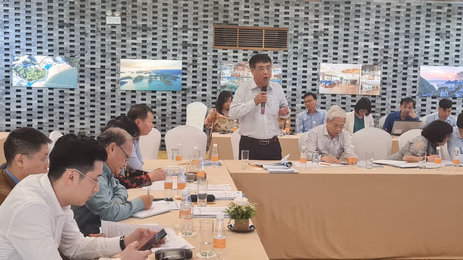 Chuyên gia góp ý vào dự thảo Luật Tài nguyên nước. Chuyên gia góp ý vào dự thảo Luật Tài nguyên nước.